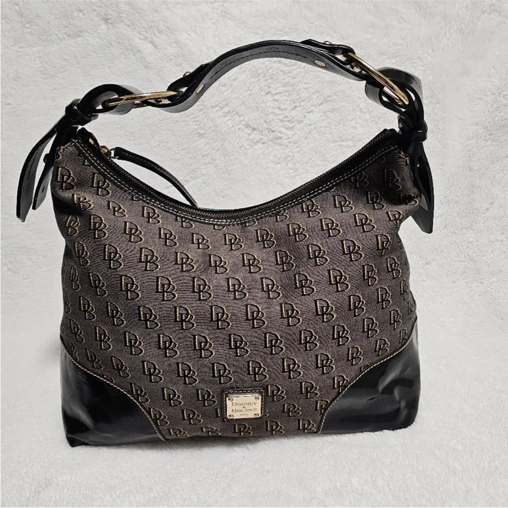 Dooney & Bourke Nikki Shadow Signature Logo Canvas Shoulder bag